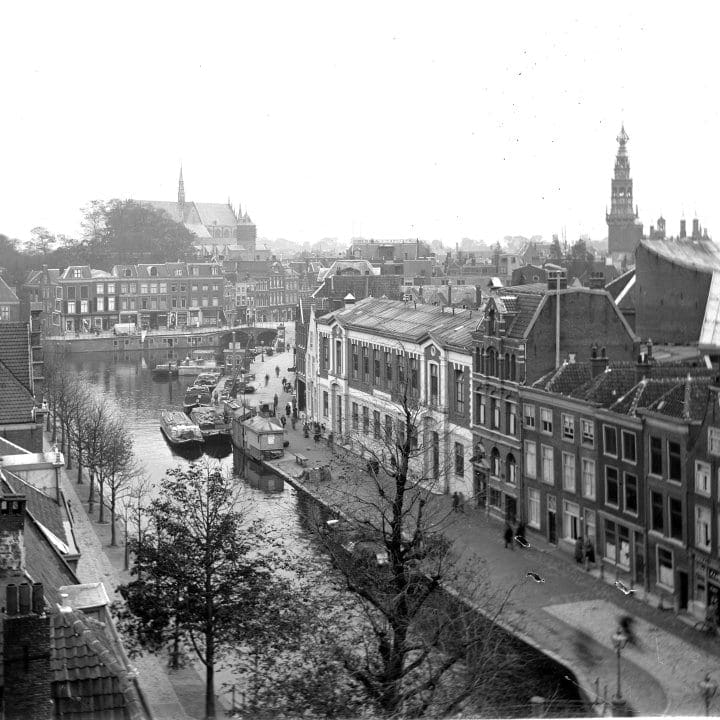 De Aalmarkt op een foto uit het eind van de jaren 1920