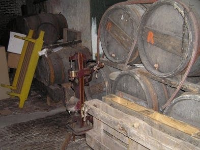 Wijnvaten in de bottelarij in 2008.